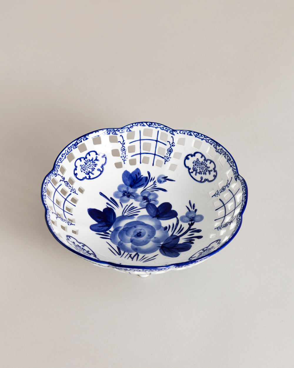 Blue Willow Floral Decorative Fruit Bowl