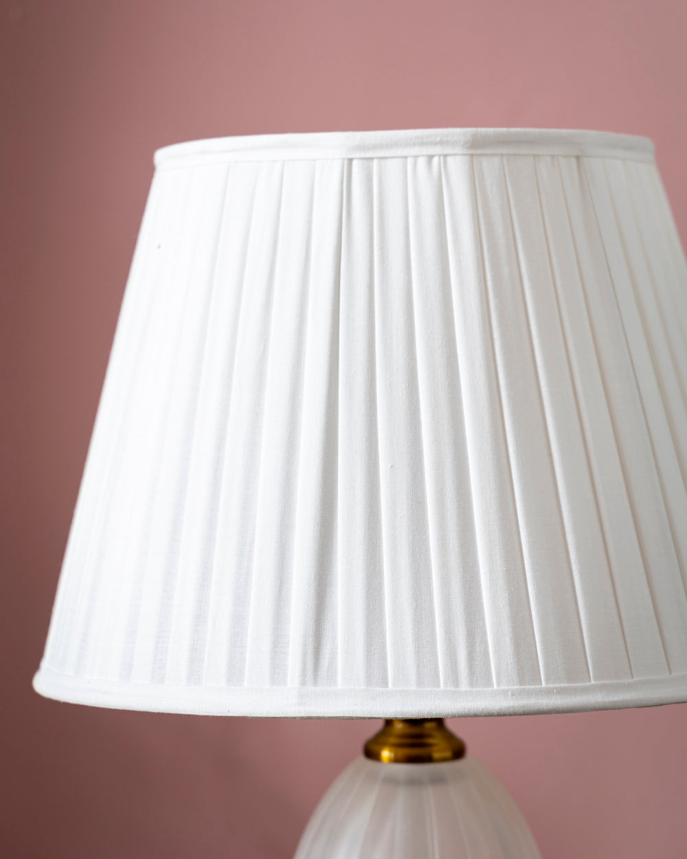 Opalescent Ribbon Table Lamp