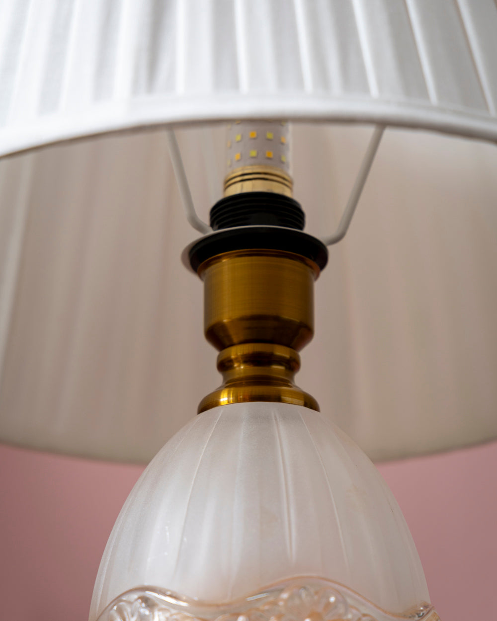 Opalescent Ribbon Table Lamp