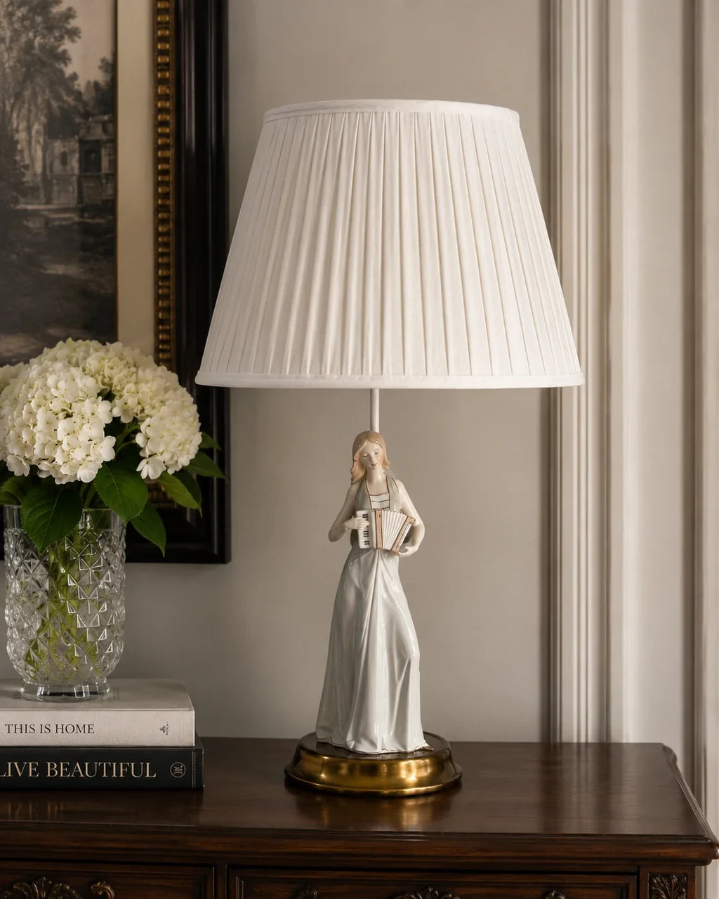 The Crescendo Lady Figurine Lamp