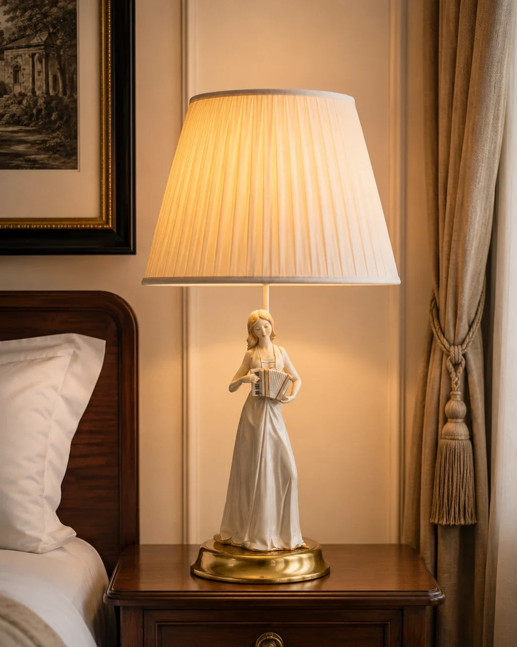 The Crescendo Lady Figurine Lamp