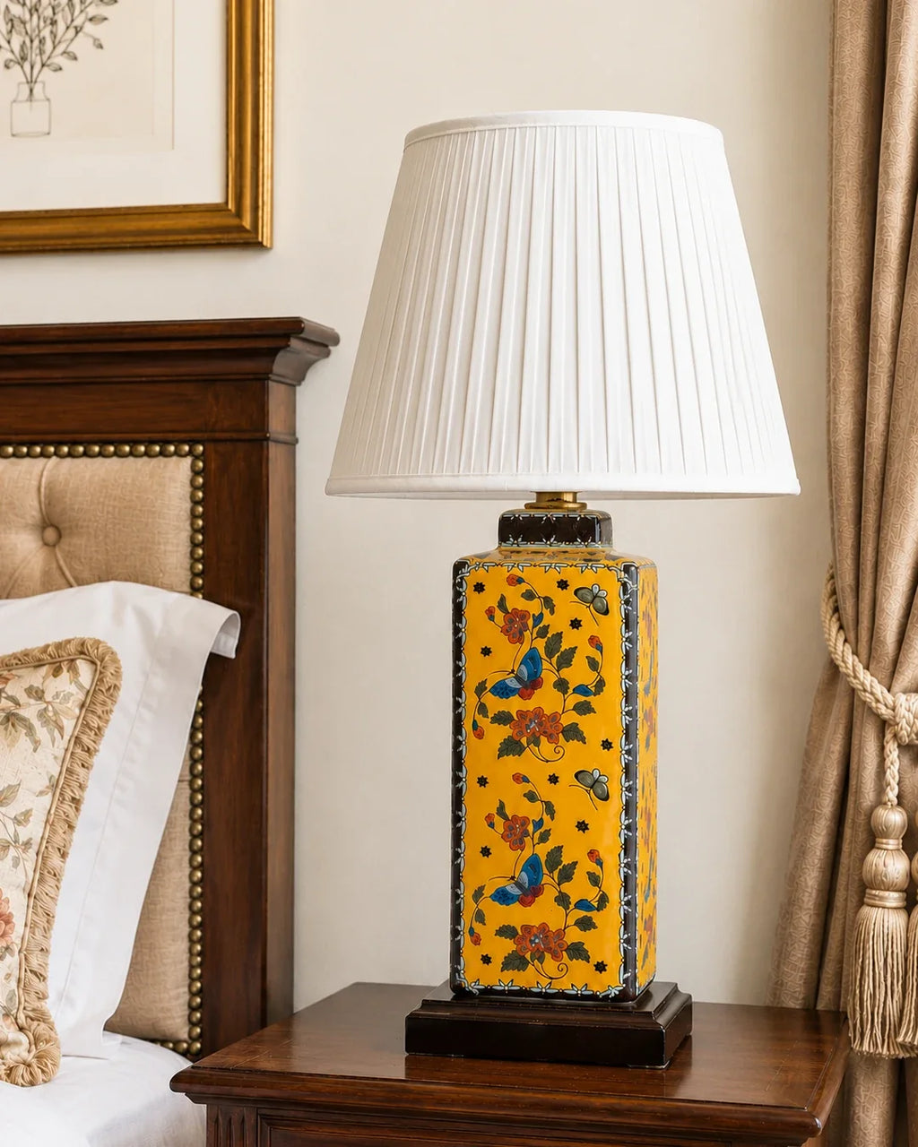 Famille Jaune Table Lamp